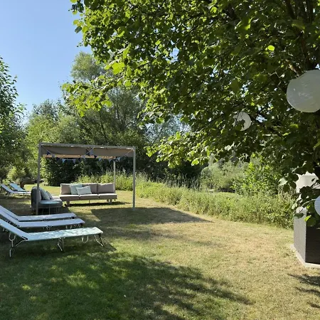 Freistehendes Ferienhaus Renkenmühle näher kann man am Wasser nicht wohnen-2