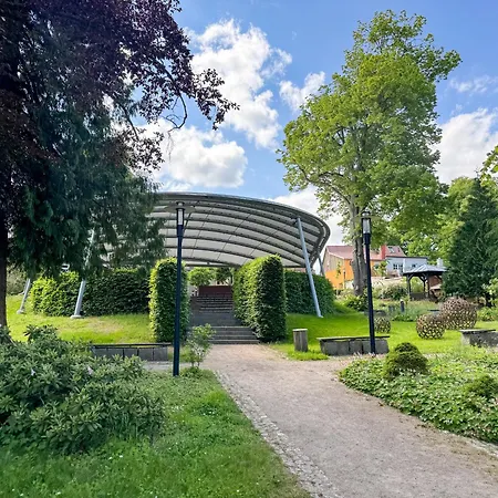 Wiesengeflüster E7 Ferienhaus mit Sauna, Kamin, Garten und Müritznähe-2