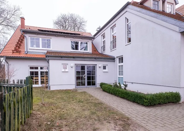 Herrenhaus Jürgenshof - Ferienhaus Alt Schwerin