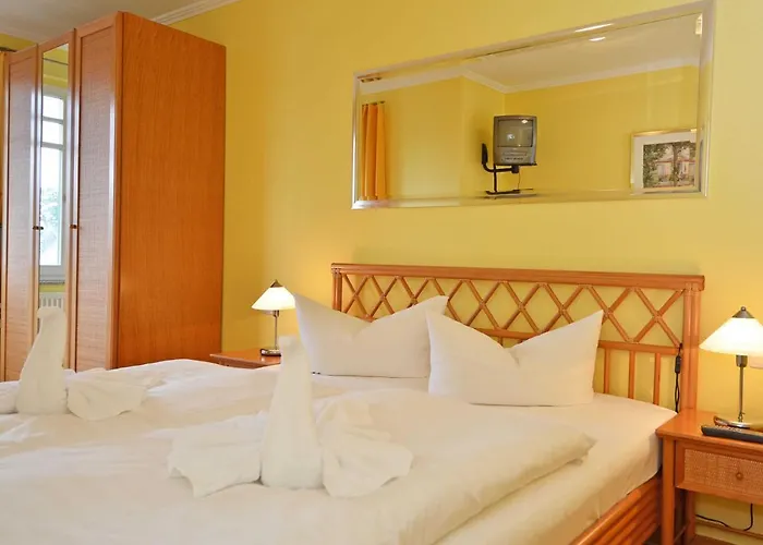 "Villa Laetitia" - Wg 15 - Zentral, Strandnah, 2 Balkone Binz