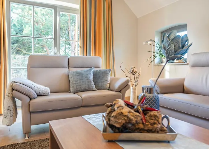 Ferienhaus Strandgut - Reetdachhaus in Strandnähe Stubbenfelde