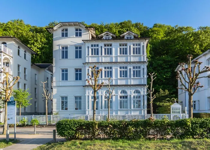 Villa Strandeck, App 4 Meeresleuchten - direkt am Meer Binz