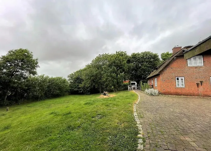 Das Puppenhaus, Reetdach, Sauna, Kamin, Eingezaeunt, Badewanne, Haustiere Willkommen Emmelsbüll-Horsbüll