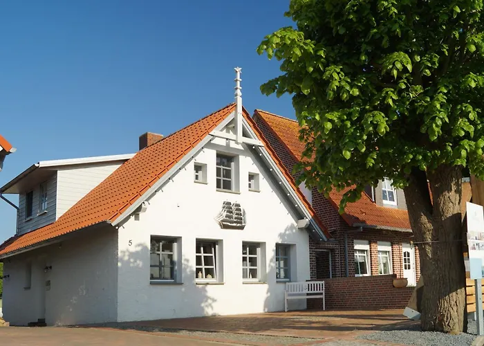 Villa Kapitänshaus an der Friedrichsschleuse Carolinensiel
