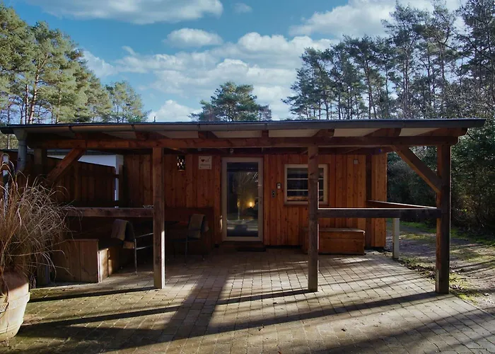 strandnahes und gemütliches Ferienhaus am Waldrand - Ferienhaus Waldidyll Glowe