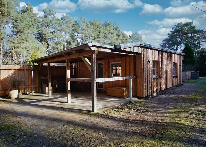 strandnahes und gemütliches Ferienhaus am Waldrand - Ferienhaus Waldidyll Glowe
