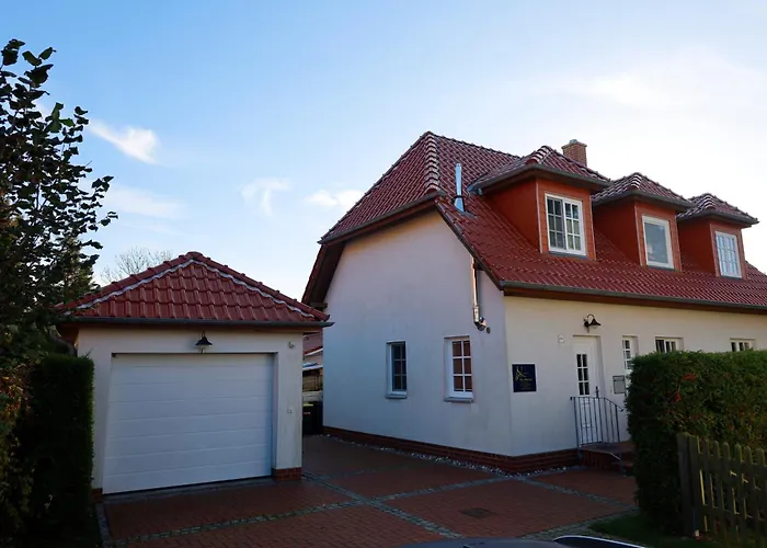 Haus Admiral mit Garten, 5 Gehminuten zum Strand, inklusive WLAN, Sauna, Kamin, Tischtennisplatte, Bollerwagen für den Strand Ostseeheilbad Ostseeheilbad Zingst