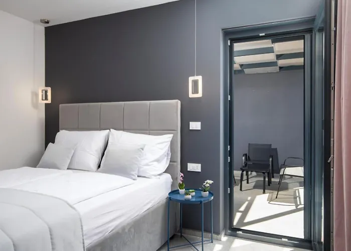 Villa Tiki In Medulin For 16 Person With Heated Pool & Sauna Only 1 Km From The Beach