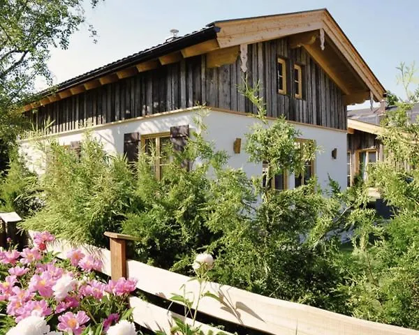 DIE ZWEI CHALETS AM TEGERNSEE s' Gloane&s' Große Rotta