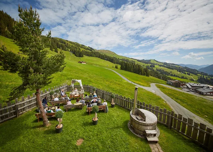 Wallegg Lodge - Alpine Premium Chalet - Ski In-Ski Out - Real Alpine Location Saalbach