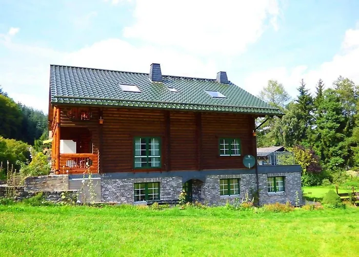 Ferienhaus in Wiesen mit Privatem Pool Hellenthal