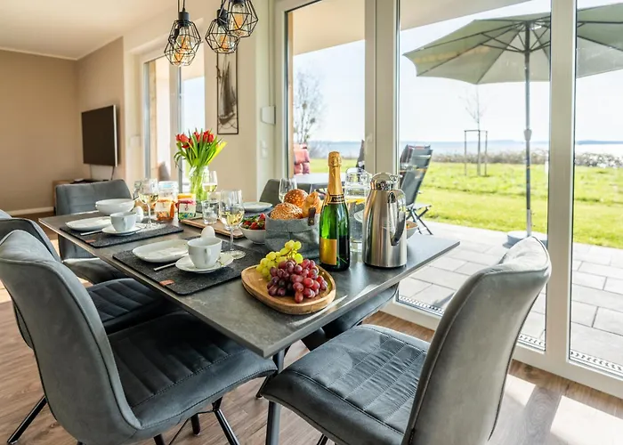 Hangar 19 Luxusbungalow Am See H8 Schwerin 