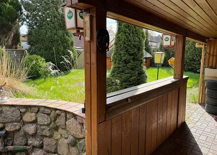 5 Zimmer Haus mit Whirlpool, Grillhütte und privatem Garten, Perfekt für Gruppen oder Familien Neumünster