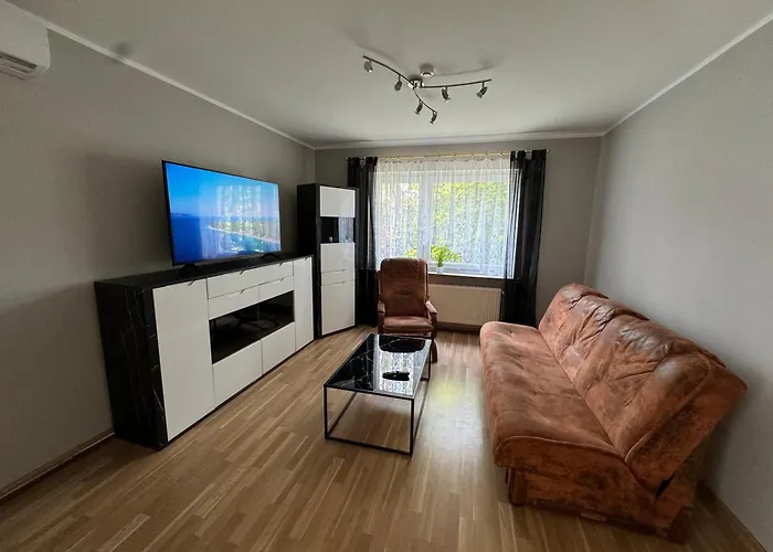 5 Zimmer Haus mit Whirlpool, Grillhütte und privatem Garten, Perfekt für Gruppen oder Familien Neumünster