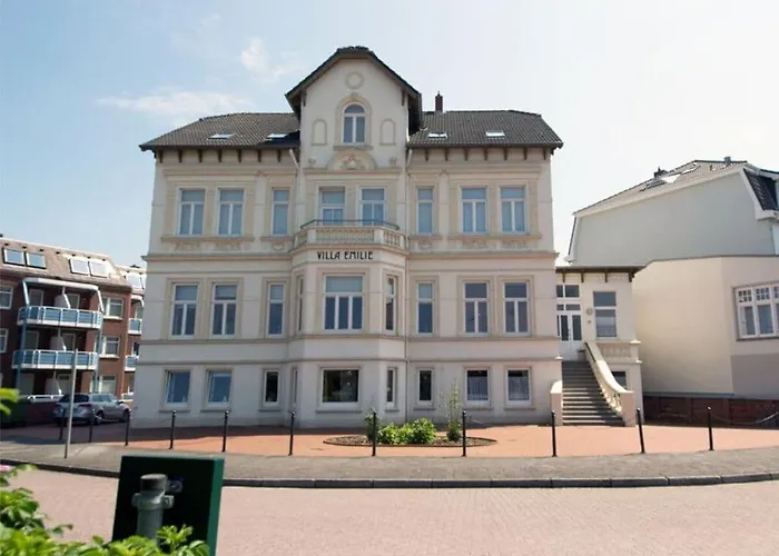 Villa Emilie, Angelika Borkum