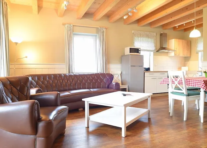 Villa Hof Köhne - Haus an der Weide rechts Schmallenberg