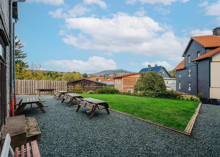 Haus Sonnblick - Gruppenhaus - bis zu 42 Personen - großer Gemeinschaftsbereich - Billiard - Soccer - Dart - Garten Braunlage