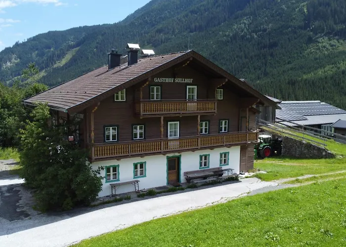 SÖLLHOF Ferienhaus mit 11 Schlafzimmern I großer Gemeinschaftsraum I Skibushaltestelle I 10 Min zum Skigebiet Krimml