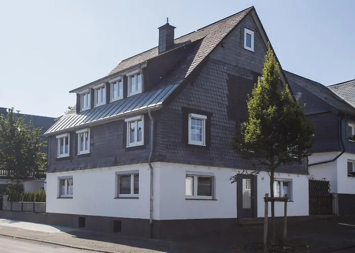 Welcome In - Groepsaccommodatie Met Terras En Berging Winterberg