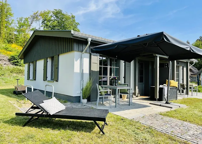 Ferienhaus Svantevit 31 Feriendorf Klein Stresow Rügen by ruyastay Putbus