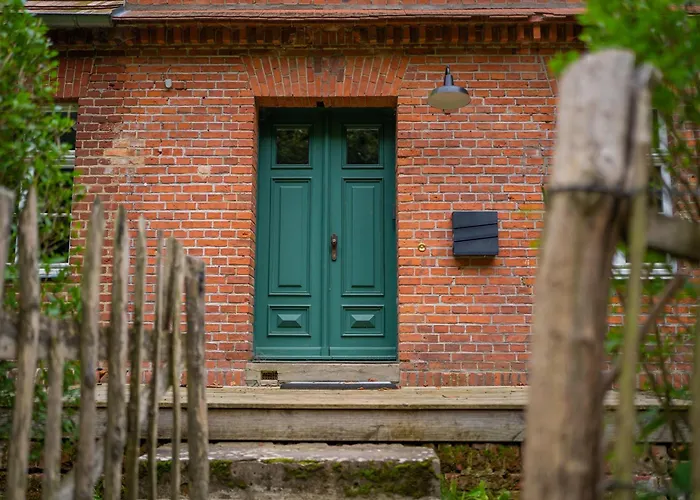 Wald- und Seeidyll im historischen Forsthaus Neuruppin