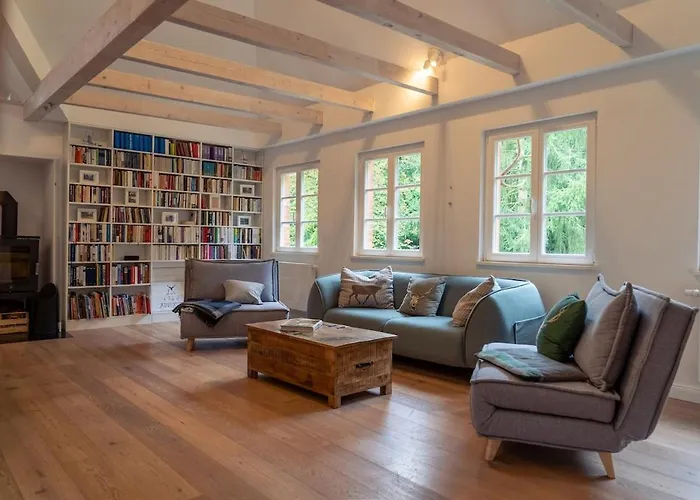 Wald- und Seeidyll im historischen Forsthaus Neuruppin