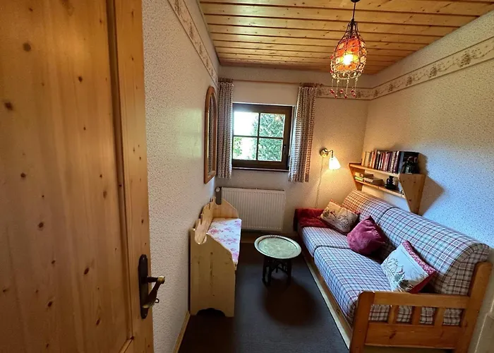 Schwarzwaldliebe , komfortables Ferienhäuschen mit Garten eingezäunt und nicht einsehbar Ruhe pu Lenzkirch