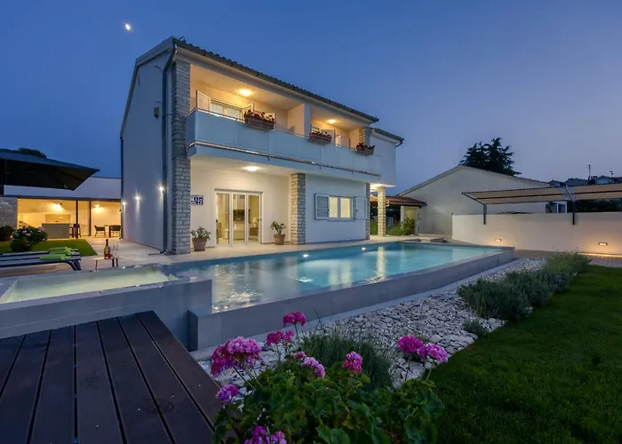 A Touch Of Luxury And Comfort - Villa Irena Poreč