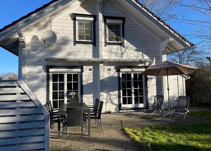 charmantes Holzhaus Seeadler in Dranske, Rügen