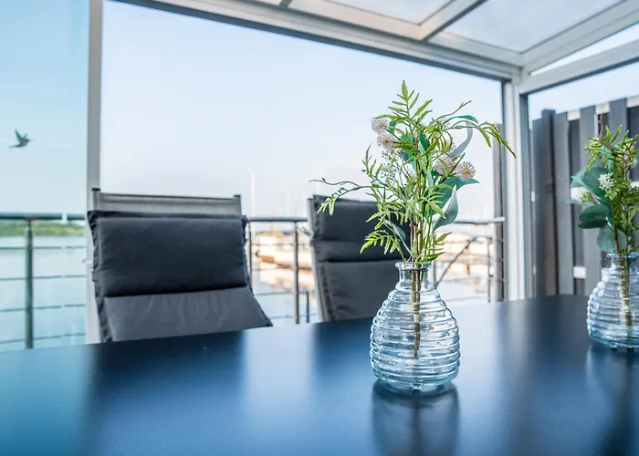 Seehaus Pippa mit Sauna&Whirlpool direkt am See Mucheln