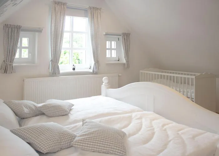 Villa Kapitänshaus an der Friedrichsschleuse Carolinensiel