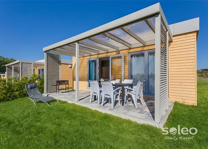 Soleo Family Resort - Domki W Rewalu 3 Min Od Morza - 3 Baseny, 5 Jacuzzi, Sauna, Animacje, Malpi Gaj, 3 Sale Zabaw, 4 Place Zabaw, 2 Restauracje