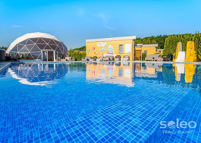 Soleo Family Resort - Domki W Rewalu 3 Min Od Morza - 3 Baseny, 5 Jacuzzi, Sauna, Animacje, Malpi Gaj, 3 Sale Zabaw, 4 Place Zabaw, 2 Restauracje
