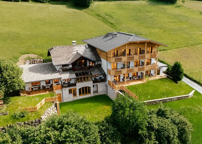 Ferienhof Obergasser und Bergblick Weissensee