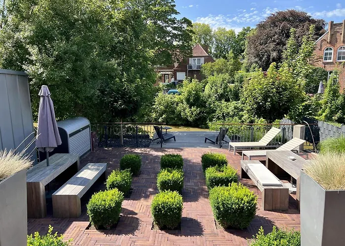 Villa Haus am Siel 01, zentral mit eigenem Steg Greetsiel