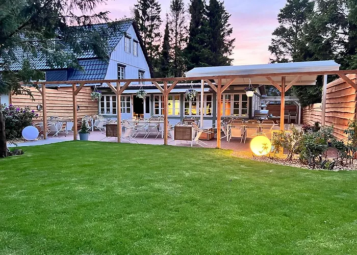 Villa Wiesenau großzügiges Ferienhaus in Prerow by Restaurant Wiesenau