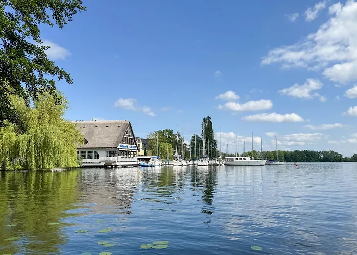 Gruppenhaus Wiesengeflüster - familienfreundlich, strandnah und mit Garten Röbel
