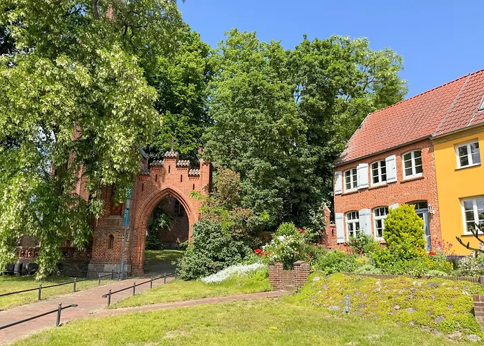 Gruppenhaus Wiesengeflüster - familienfreundlich, strandnah und mit Garten Röbel