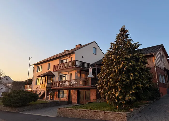 Großes Ferienhaus für 12 -17 Personen mit Whirlpool - Spielzimmer und Garten Herbstein