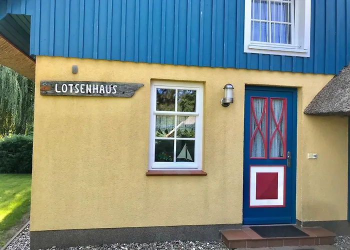 Lotsenhaus by Ferienhaus Strandgut Born