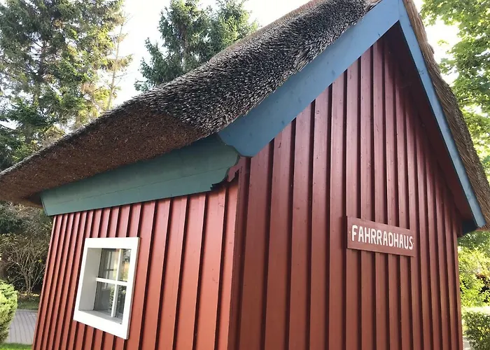 Leuchtturmhaus by Ferienhaus Strandgut Born