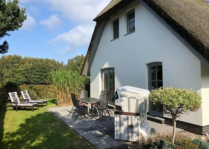 Ferienhaus Strandgut - Reetdachhaus in Strandnähe Stubbenfelde